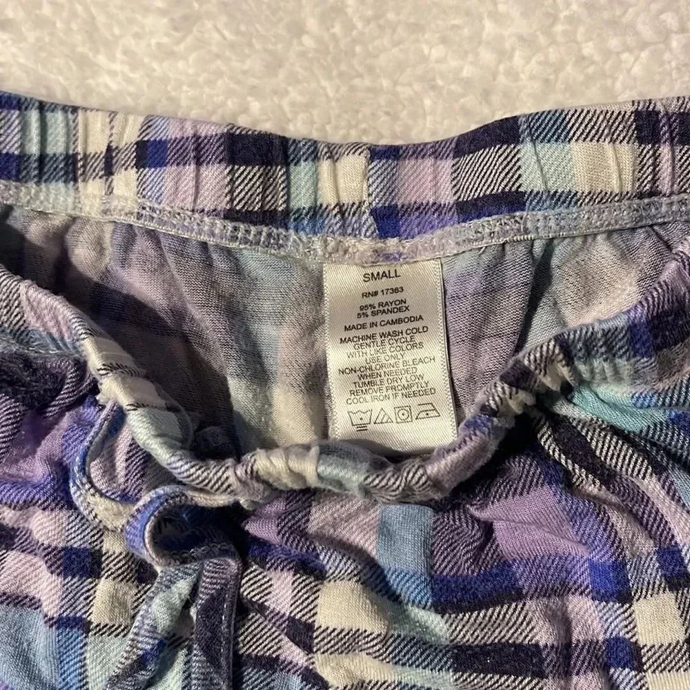 Pajama pants size small mix and match 3 or more 7$ items and get them 3/$12🎉
